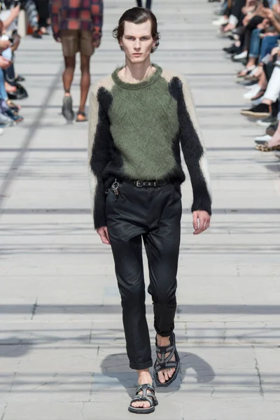 Look 33